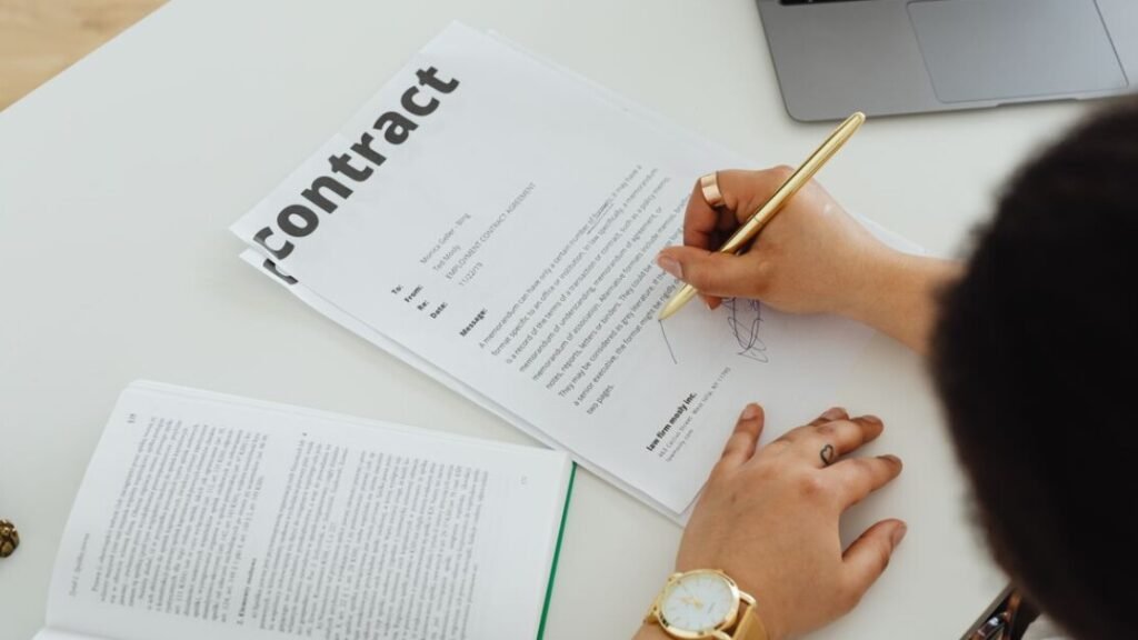 Contract of employment and contract for employment – PDF, free download